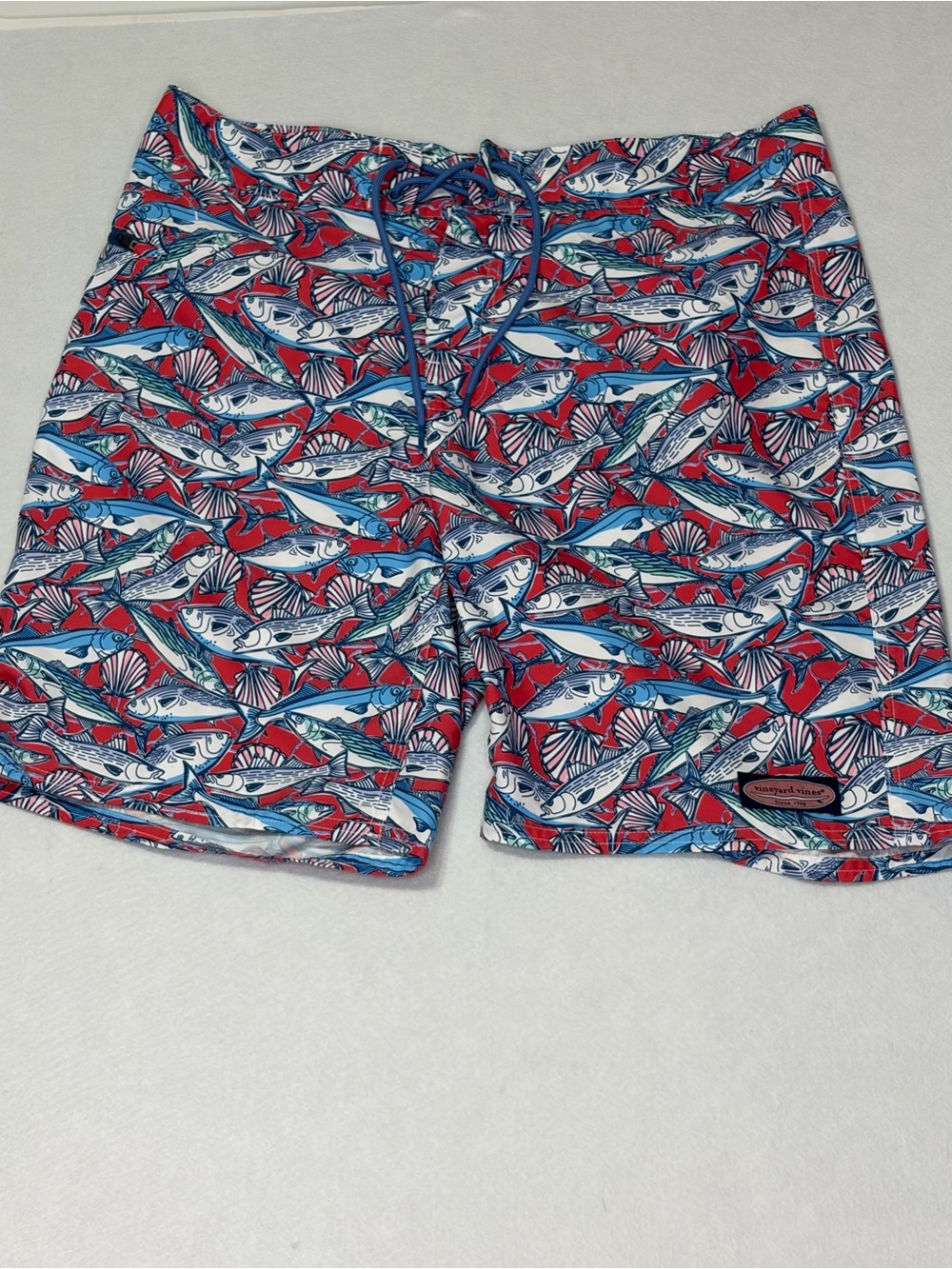 Vineyard Vines Men’s Red Blue Fish Print Shorts Size 33